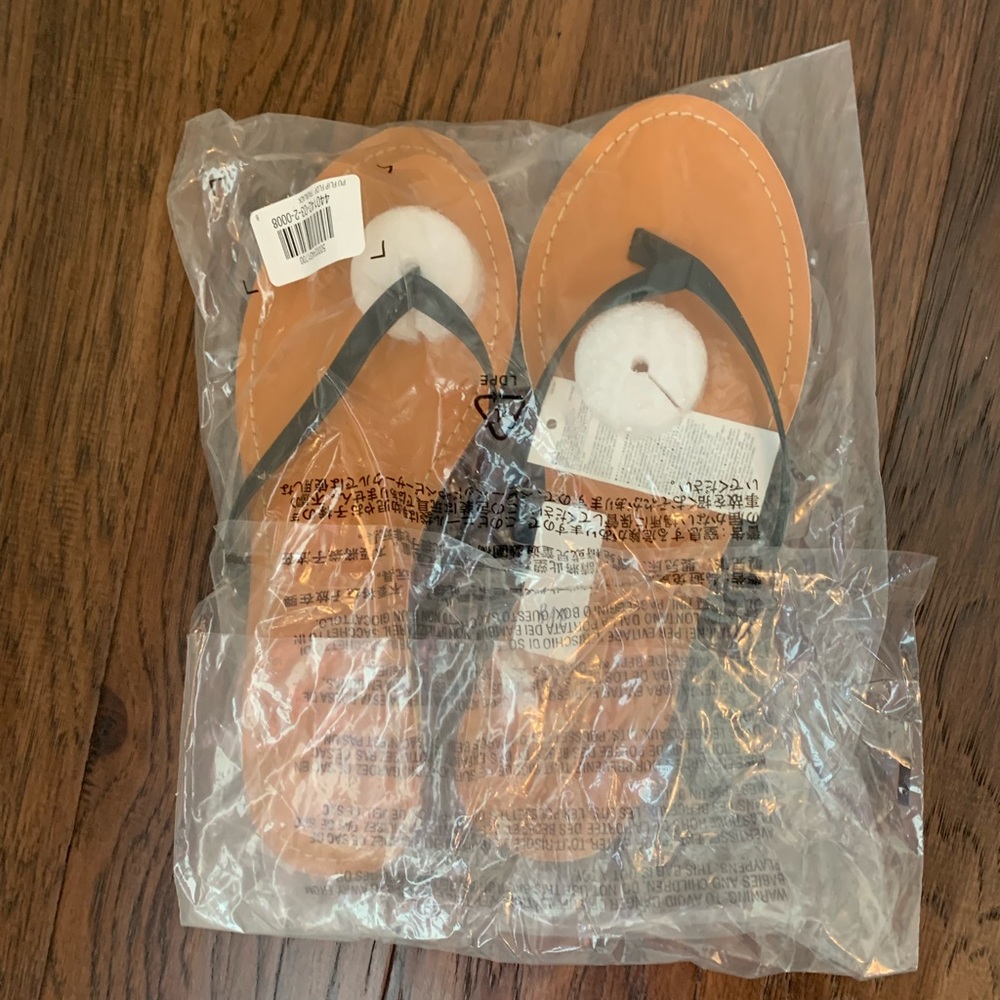 Gap Leather Skinny Strap Sandals NWT